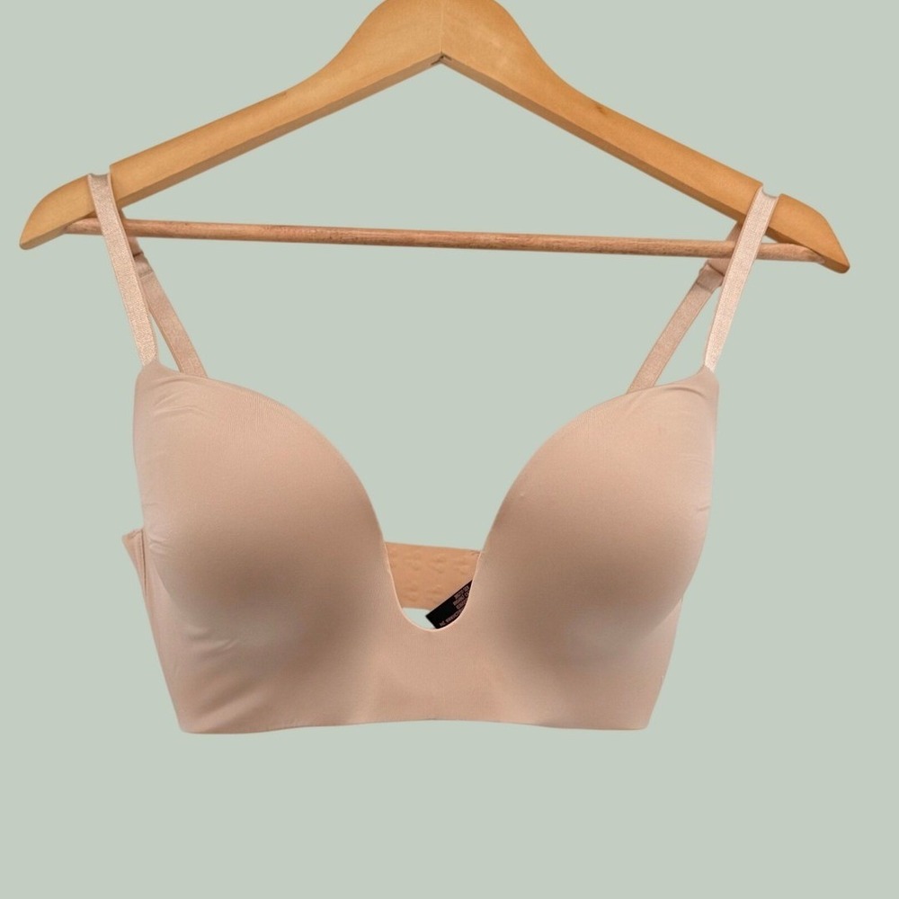 Victorias Secret Plunge Bra Nude Beige Seamless Wire Free 34DD Deep U Neck